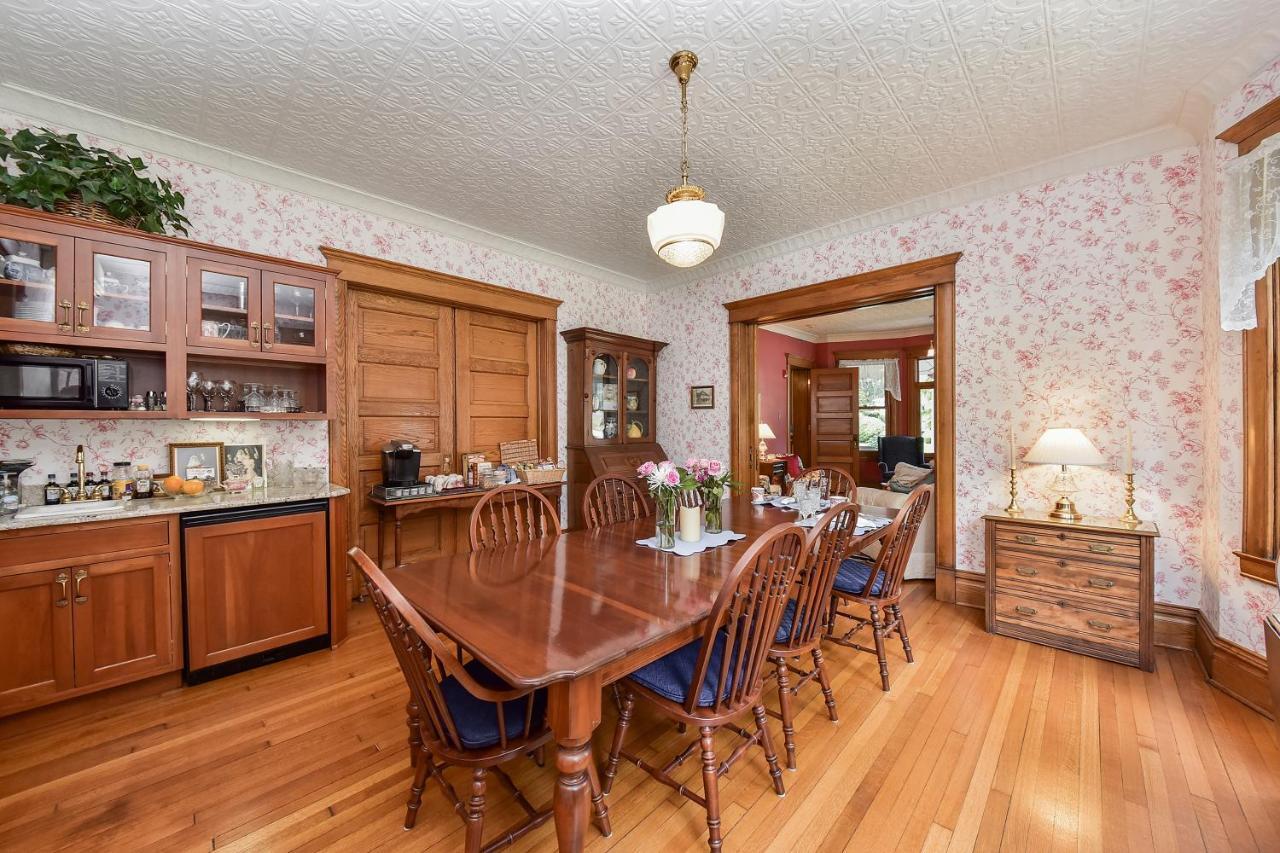 Harrison House Bed & Breakfast Naperville Exterior foto